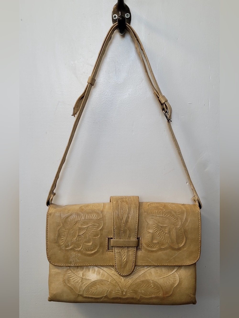 Vintage Mexican Hand-Tooled Tan Leather Shoulder Bag